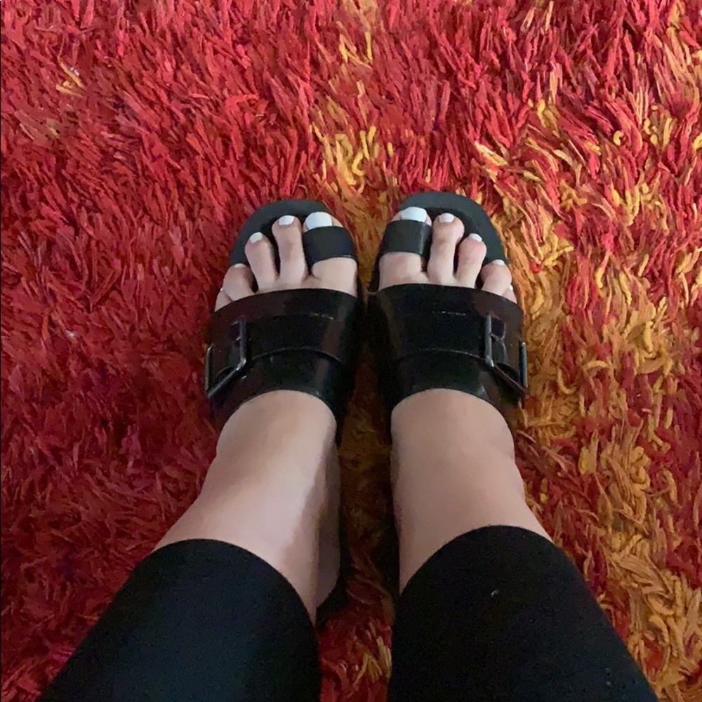 Zara black‎ leather toe sandals with buckle - Picture 3 of 7